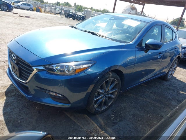 3MZBN1L30JM268239 Mazda Mazda3 Touring