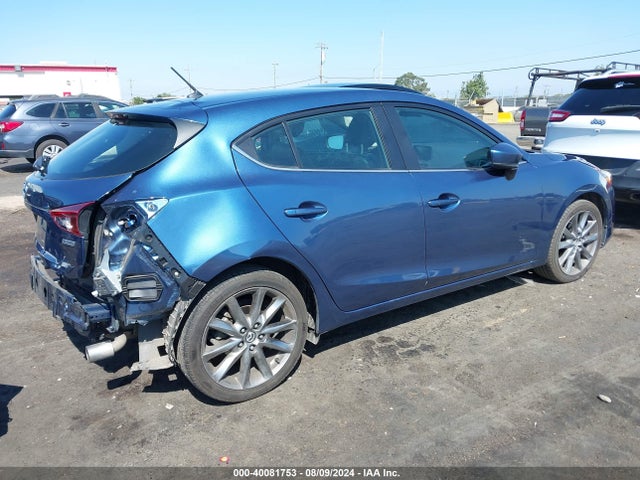 3MZBN1L30JM268239 Mazda Mazda3 Touring