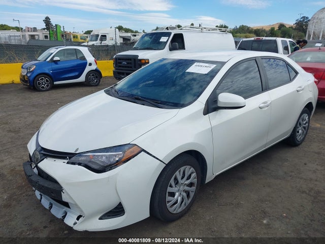 Toyota COROLLA LE 2018 5YFBURHE7JP795007 Image 2