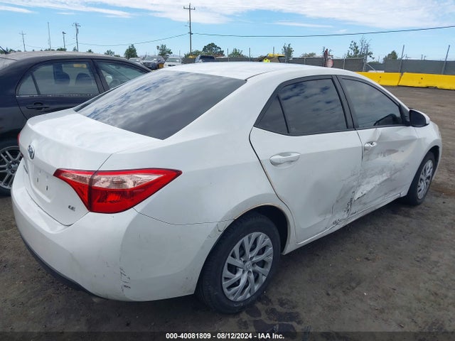 Toyota COROLLA LE 2018 5YFBURHE7JP795007 Image 4