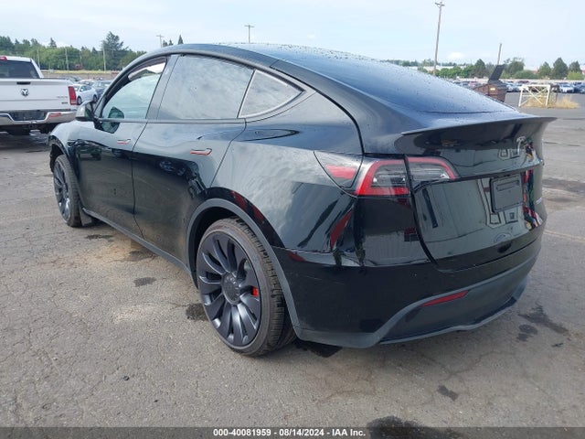 2024 TESLA MODEL Y 7SAYGDEF5RF050283 Photo 2