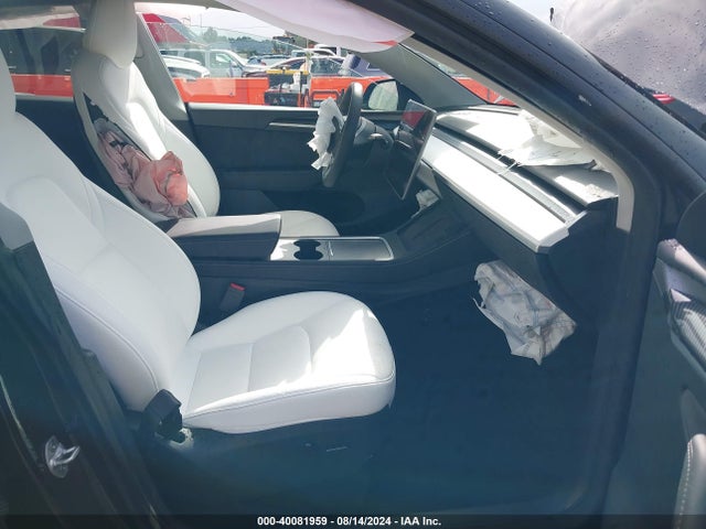2024 TESLA MODEL Y 7SAYGDEF5RF050283 Photo 4