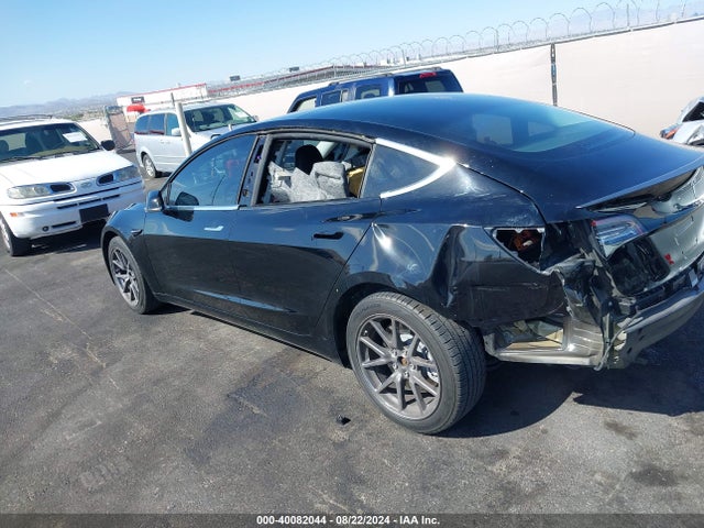 Tesla Model 3 Long Range/mid Range 2018 5YJ3E1EA1JF156847 Image 3