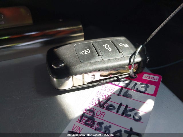 1VWBT7A35GC065496 Volkswagen Passat 1.8t Se