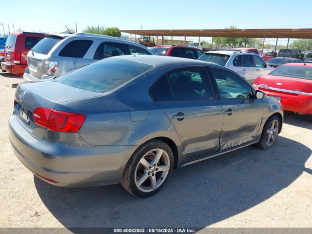 3VW2K7AJ5EM217029 Volkswagen Jetta 2.0l S