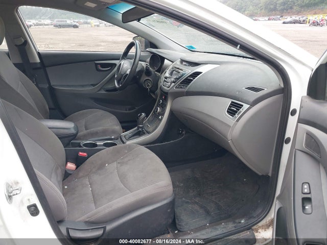 5NPDH4AE5GH784801 Hyundai ELANTRA SE
