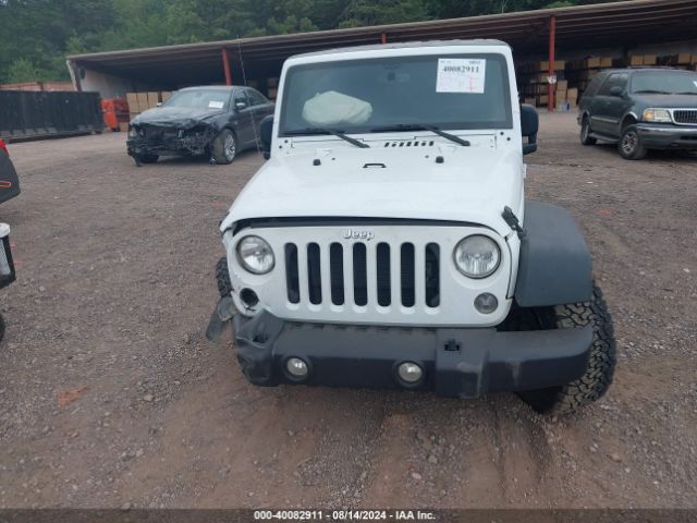 1C4BJWDG8FL520972 Jeep Wrangler Unlimited Sport
