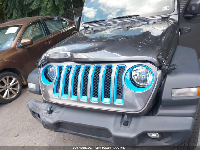 1C4HJXDG8JW170850 Jeep Wrangler Unlimited Sport S 4x4