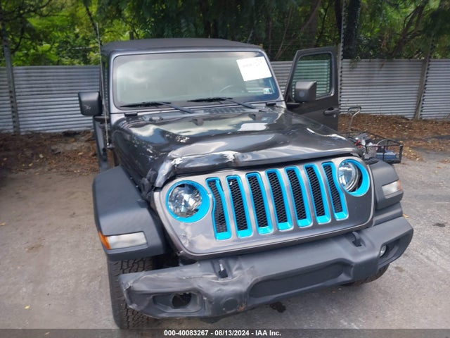 1C4HJXDG8JW170850 Jeep Wrangler Unlimited Sport S 4x4