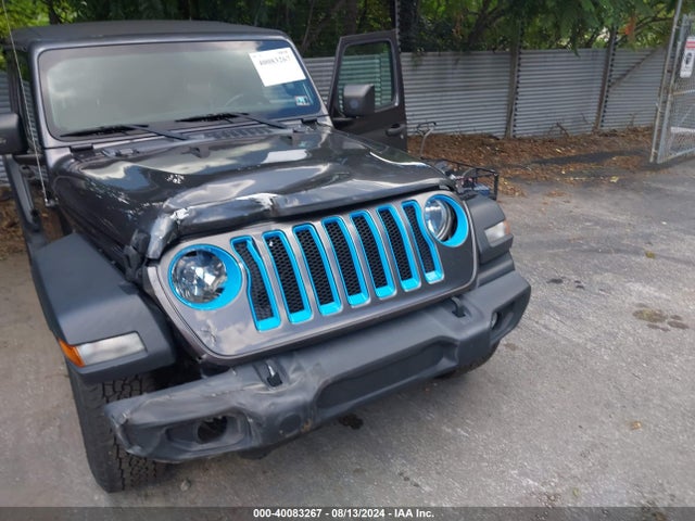 1C4HJXDG8JW170850 Jeep Wrangler Unlimited Sport S 4x4