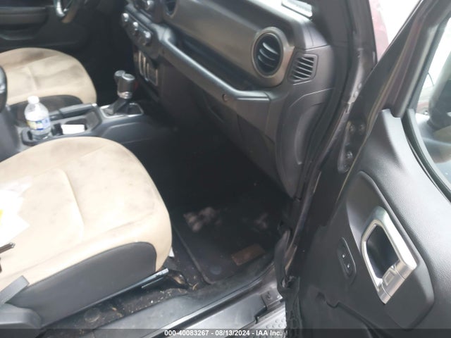 1C4HJXDG8JW170850 Jeep Wrangler Unlimited Sport S 4x4
