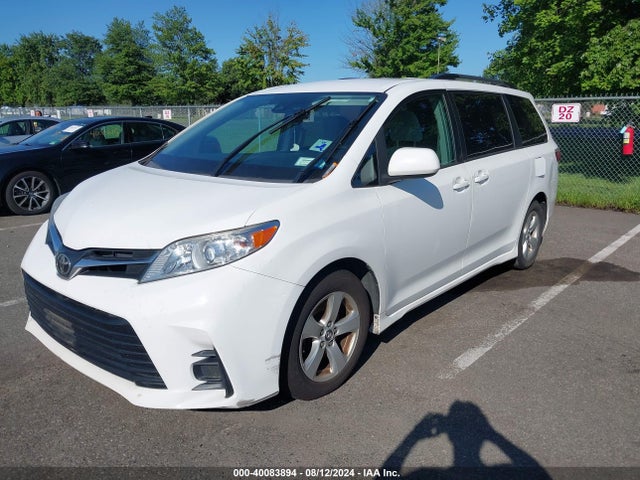 Toyota Sienna Le 8 Passenger 2018 5TDKZ3DCXJS904568 Image 2