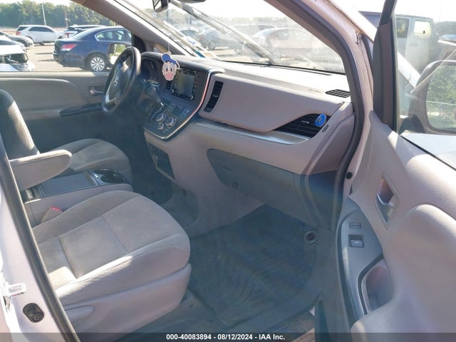 Toyota Sienna Le 8 Passenger 2018 5TDKZ3DCXJS904568 Image 5