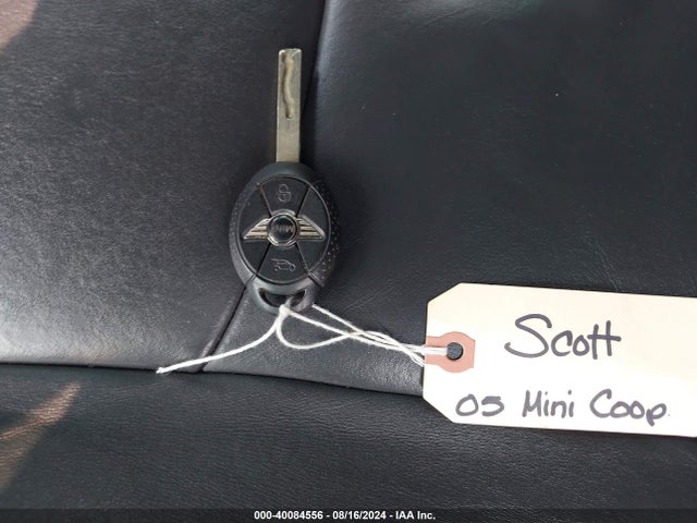 2005 MINI COOPER S WMWRH33475TF82992 Photo 10