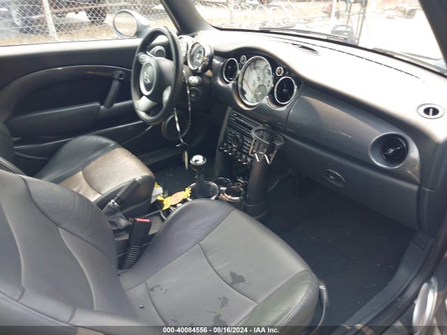 2005 MINI COOPER S WMWRH33475TF82992 Photo 4