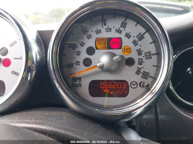 2005 MINI COOPER S WMWRH33475TF82992 Photo 6