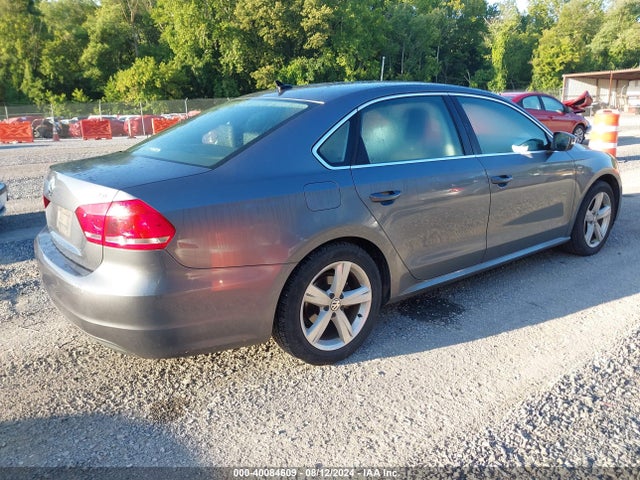 1VWAT7A3XFC123435 Volkswagen Passat 1.8t Limited Edition