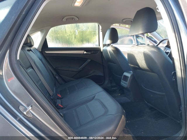 1VWAT7A3XFC123435 Volkswagen Passat 1.8t Limited Edition