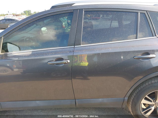 Toyota Rav4 Xle 2018 2T3WFREV1JW425905 Image 14
