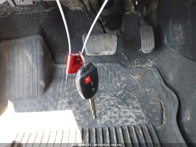 Toyota RAV4 LE 2017 JTMZFREV9HJ122134 Image 11