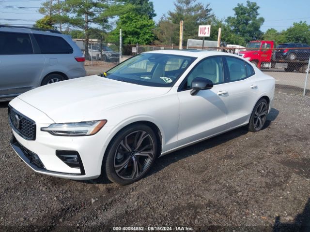 7JRL12FL4RG313131 Volvo S60 B5 Plus Dark Theme