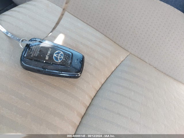 JTDKARFU1H3046399 Toyota Prius Three