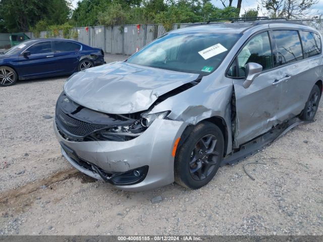 2C4RC1EG5JR158190 Chrysler Pacifica Touring L Plus