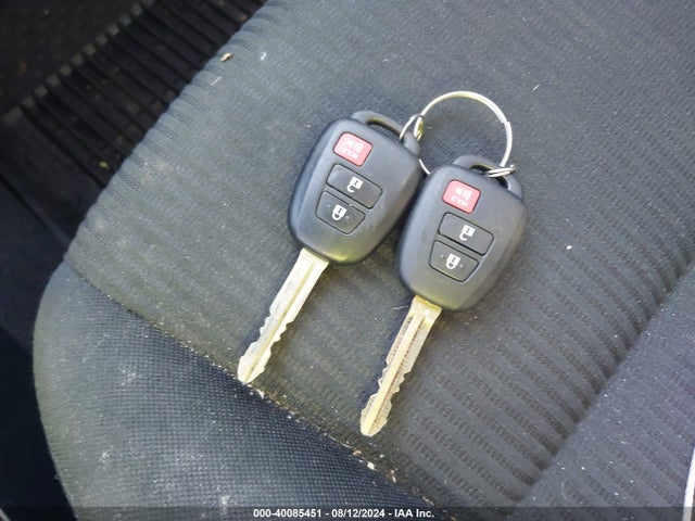 Toyota RAV4 LE 2018 JTMBFREVXJJ213694 Image 11