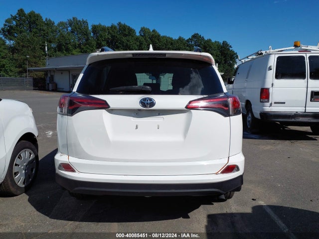 Toyota RAV4 LE 2018 JTMBFREVXJJ213694 Image 16