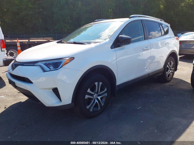 Toyota RAV4 LE 2018 JTMBFREVXJJ213694 Image 2