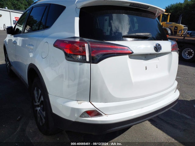 Toyota RAV4 LE 2018 JTMBFREVXJJ213694 Image 3