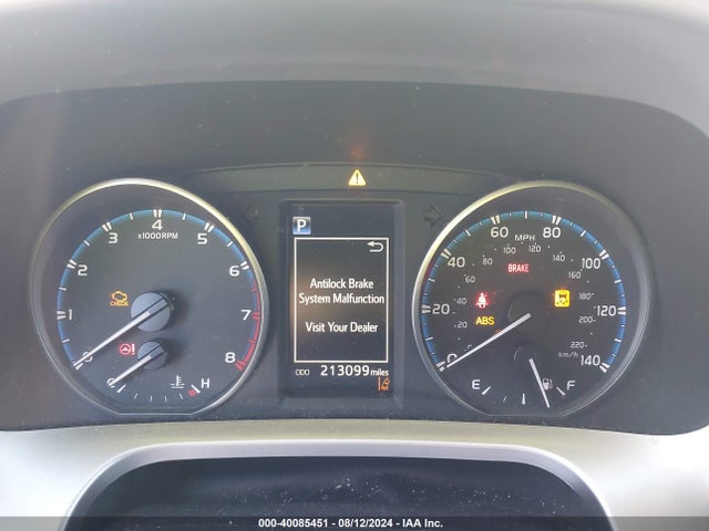Toyota RAV4 LE 2018 JTMBFREVXJJ213694 Image 7