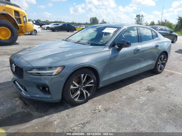 7JRL12TK2RG295028 Volvo S60 B5 Core Dark Theme
