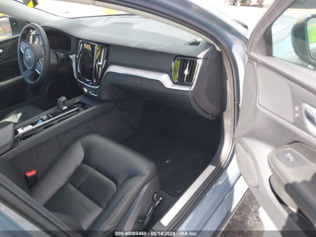 7JRL12TK2RG295028 Volvo S60 B5 Core Dark Theme