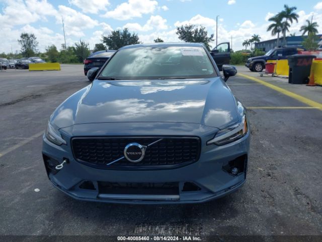 7JRL12TK2RG295028 Volvo S60 B5 Core Dark Theme