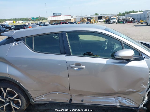 Toyota C-HR XLE 2019 JTNKHMBX7K1036053 Image 14