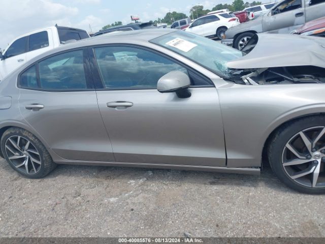 7JRA22TK3KG017443 Volvo S60 T6 Momentum