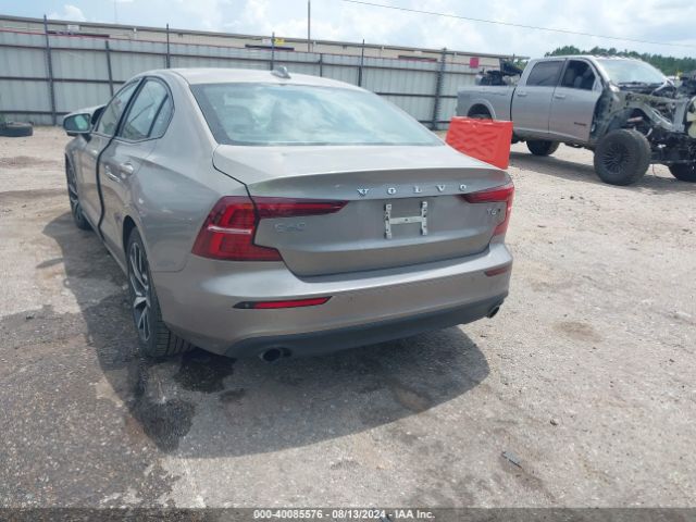 7JRA22TK3KG017443 Volvo S60 T6 Momentum