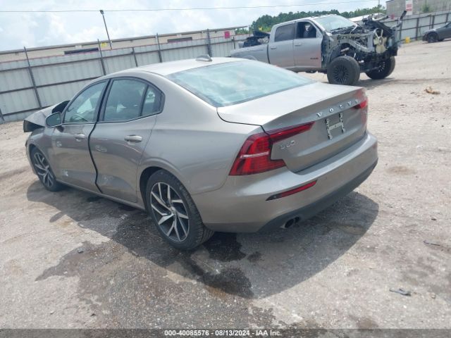 7JRA22TK3KG017443 Volvo S60 T6 Momentum