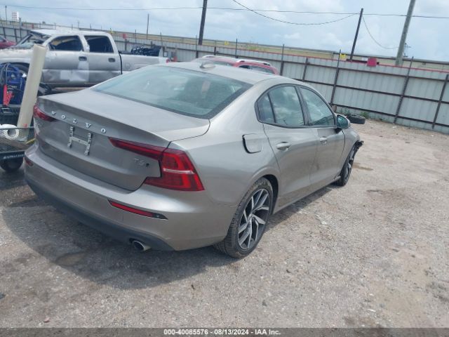 7JRA22TK3KG017443 Volvo S60 T6 Momentum