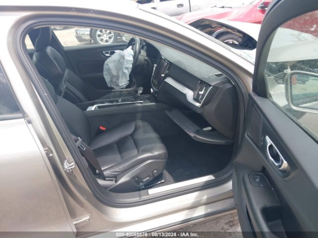 7JRA22TK3KG017443 Volvo S60 T6 Momentum