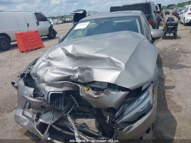 7JRA22TK3KG017443 Volvo S60 T6 Momentum