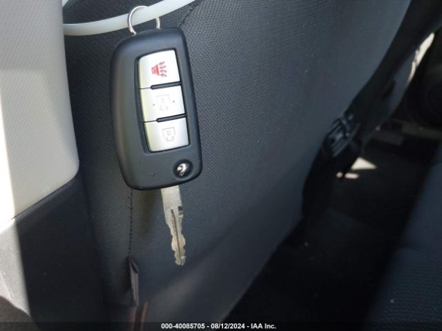 JN1BJ1CR8JW267281 Nissan Rogue Sport S