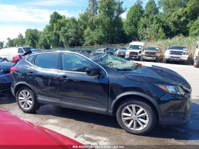 JN1BJ1CR8JW267281 Nissan Rogue Sport S