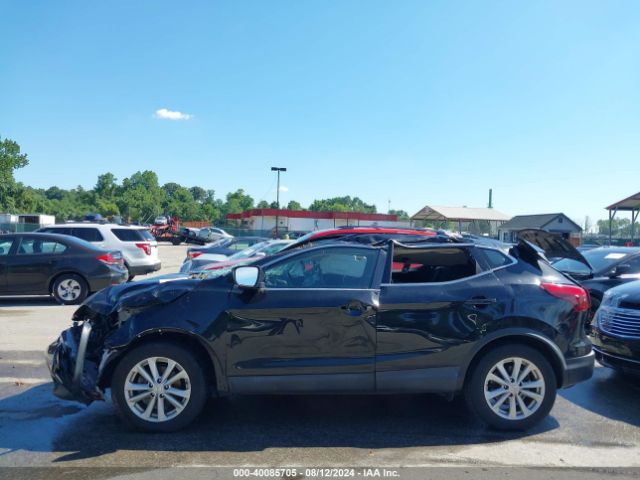 JN1BJ1CR8JW267281 Nissan Rogue Sport S