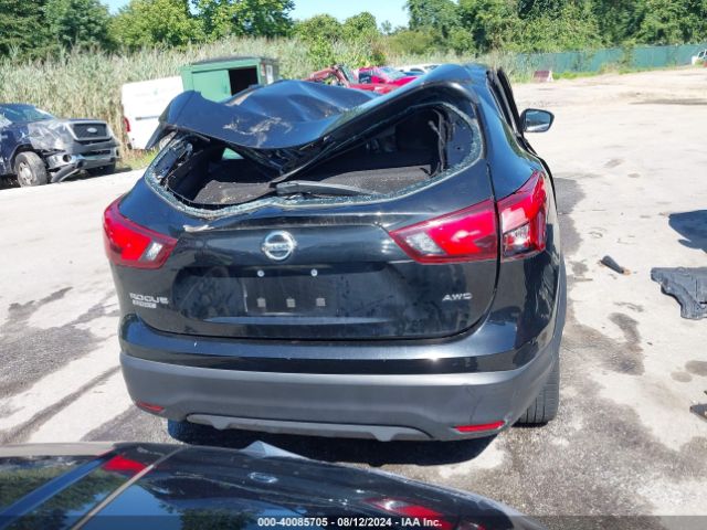 JN1BJ1CR8JW267281 Nissan Rogue Sport S