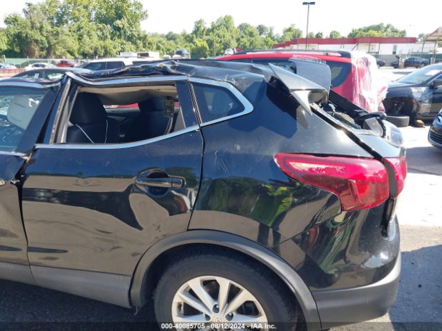JN1BJ1CR8JW267281 Nissan Rogue Sport S
