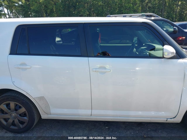Scion XB 2014 JTLZE4FE6EJ054721 Image 14