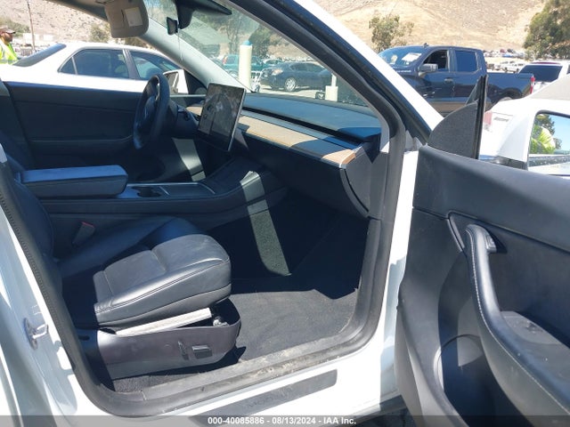 2021 TESLA MODEL Y 5YJYGAEE4MF191809 Photo 4