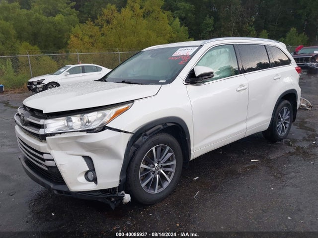Toyota Highlander Xle 2018 5TDKZRFH9JS533317 Image 2